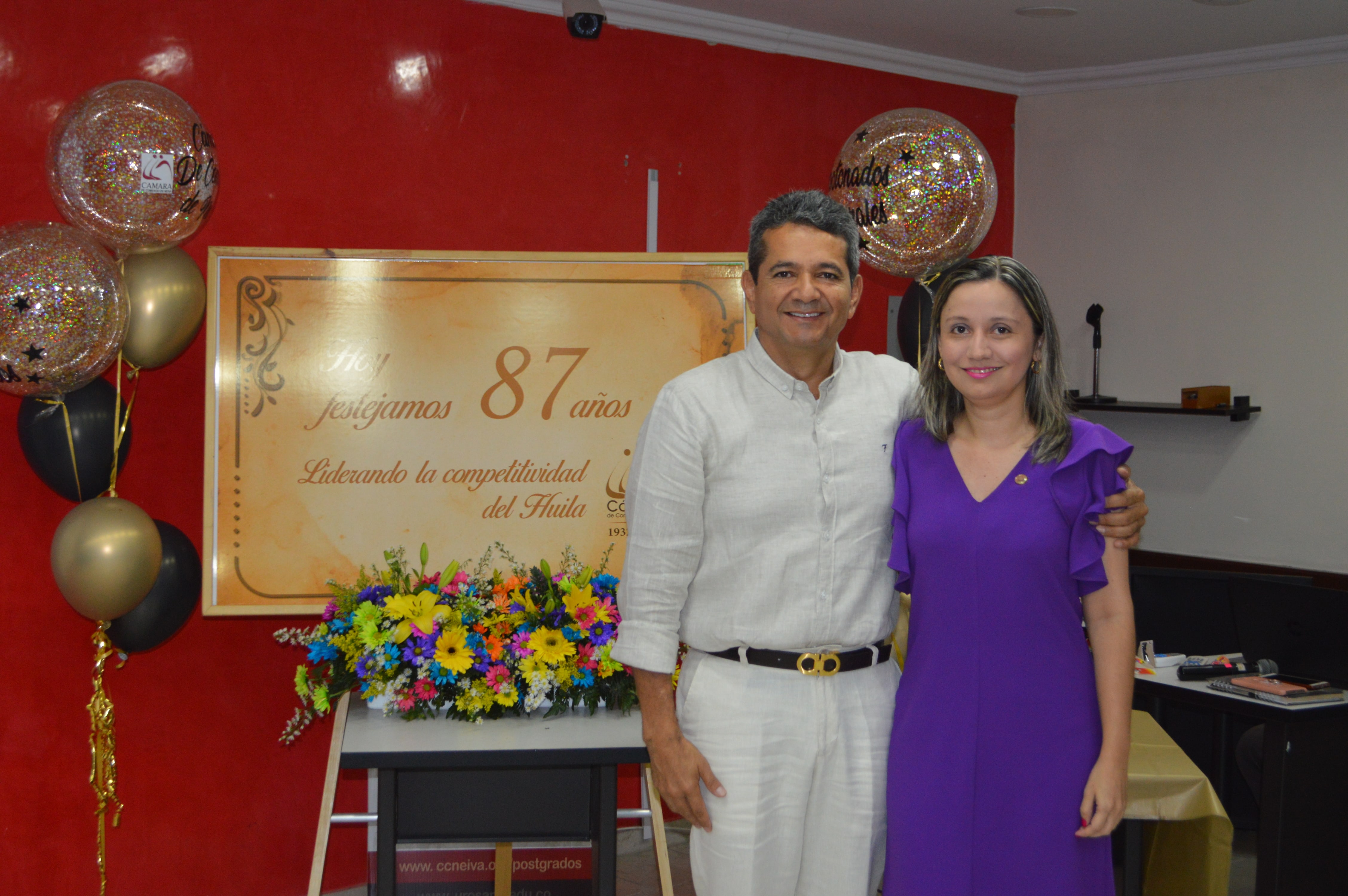 Ariel Rincón Machado y Yira Chilatra, funcionaria con 15 años de servicio.